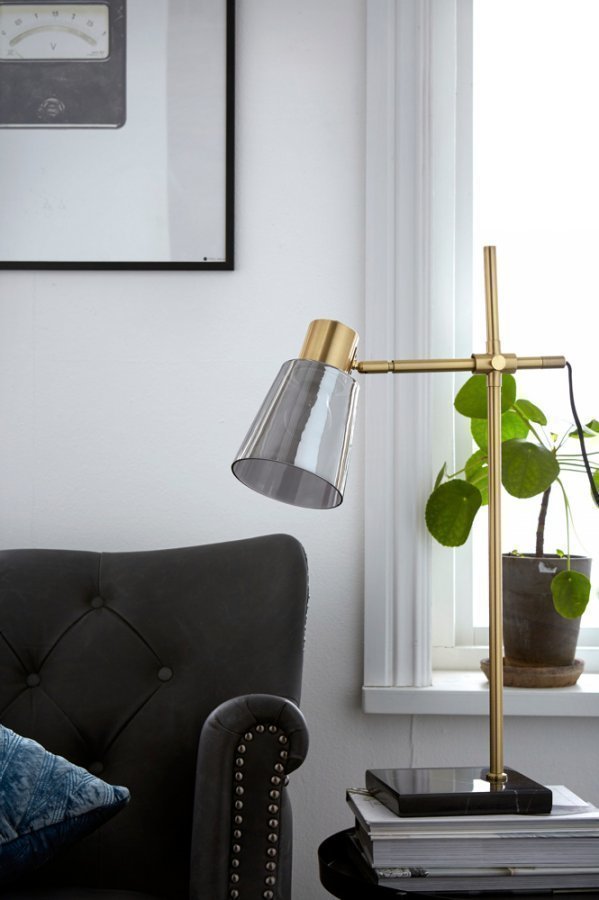 Ellos Oliver Pöytävalaisin