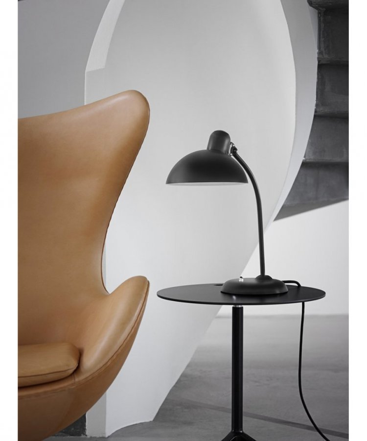 Fritz Hansen Kaiser Idell Pöytävalaisin Musta High-Gloss 6556-T