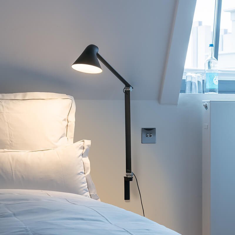 Louis Poulsen Njp Seinävalaisin Pitkä Varsi Valkoinen