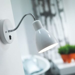 Seinävalaisin Cyclone 105x370x370 mm valkoinen