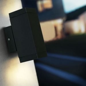 Seinävalaisin Qubo 75x110x180 mm ylös/alas musta