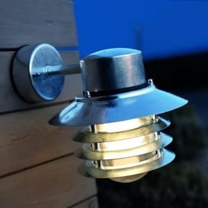 Seinävalaisin Vejers 220x250x230 mm alasuunta sinkitty teräs