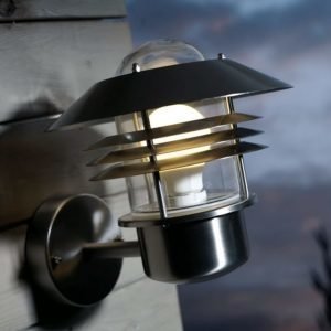 Seinävalaisin Vejers 220x260x230 mm yläsuunta rosteri